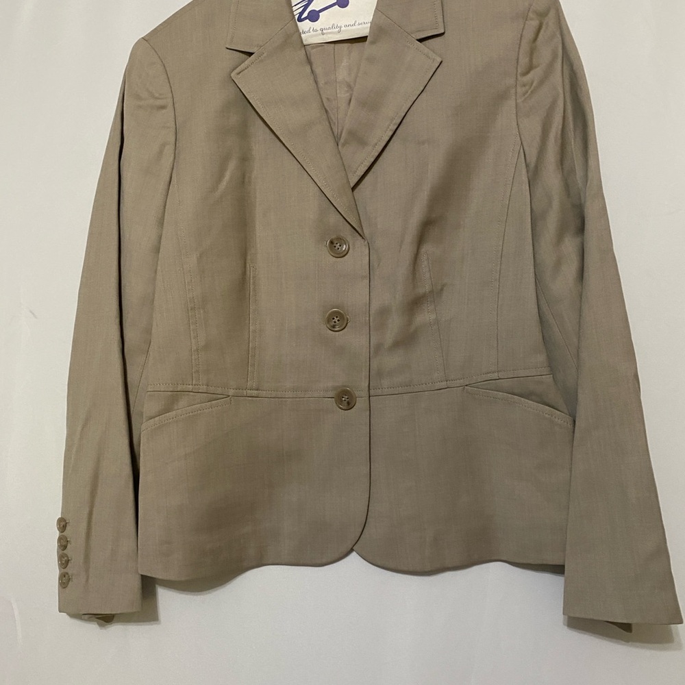 Ann Taylor Tan Blazer with Notched Lapels and Tailored Fit